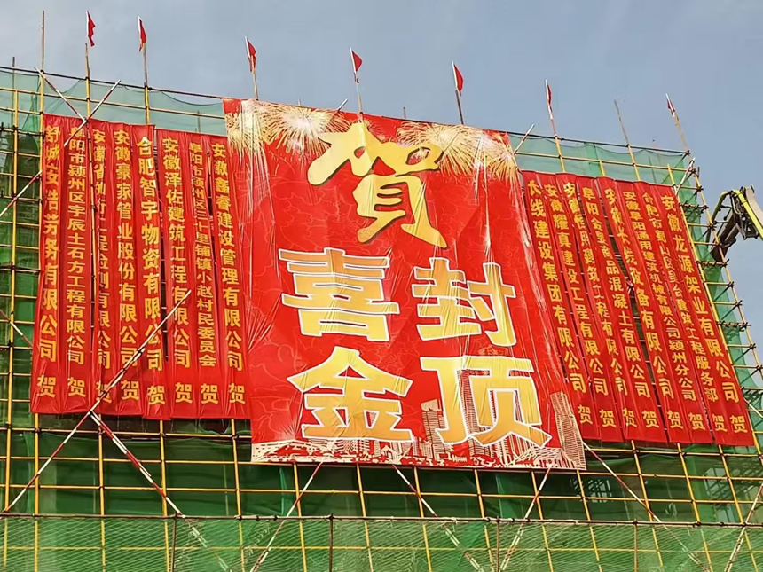 奋战八个月，聚盟数字物流产业园十三万平方钢结构厂房顺利完工。