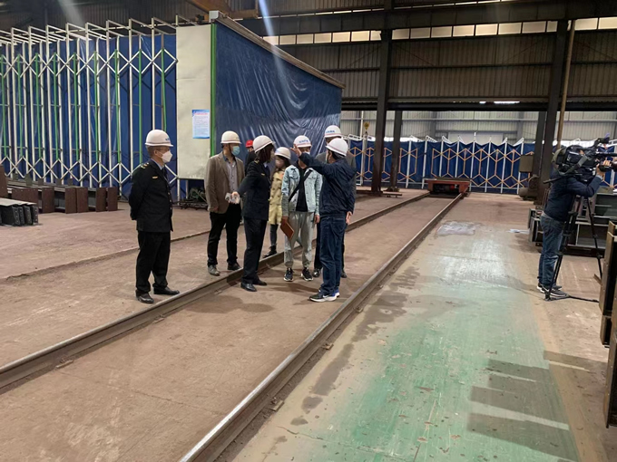 接受媒体监督 促进环境保护(图2) 接受媒体监督 促进环境保护(图2)