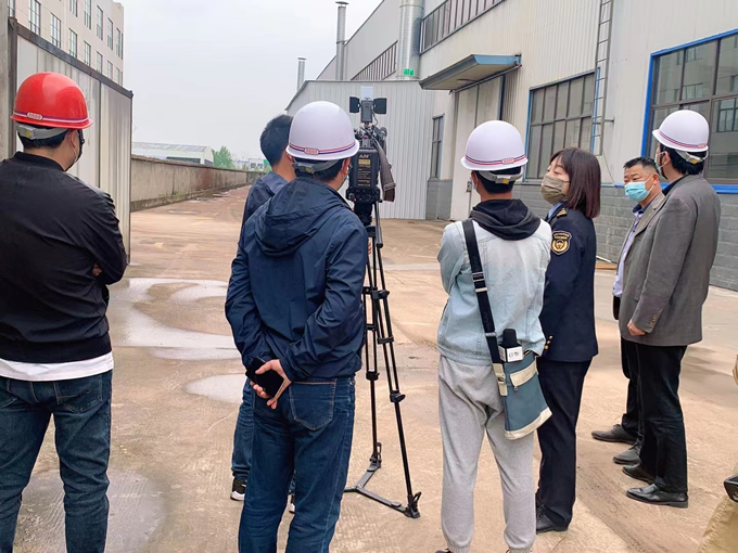 接受媒体监督 促进环境保护(图8) 接受媒体监督 促进环境保护(图8)